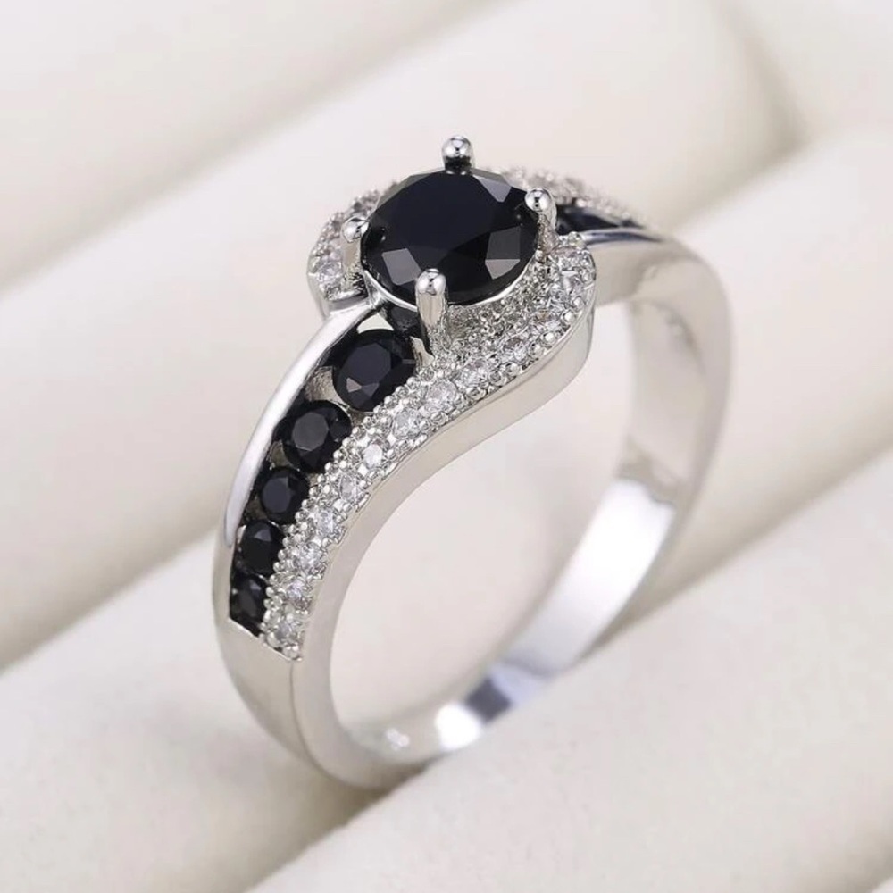 WEDDING RING - Picture 2 of 6